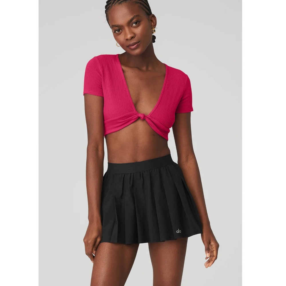 NEW ALO RIBBED KNOTTY SHORT SLEEVE  - Magenta Crush / S